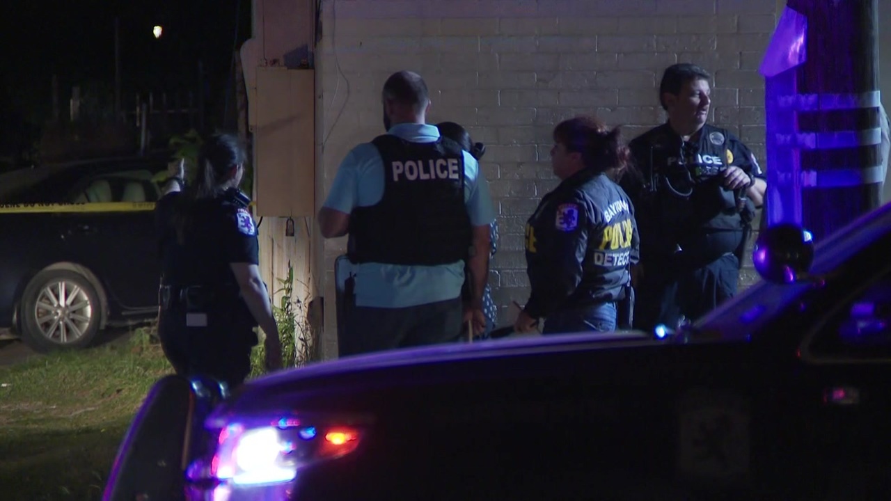 2 shot, 3 detained, police search for 1 after Baytown shooting